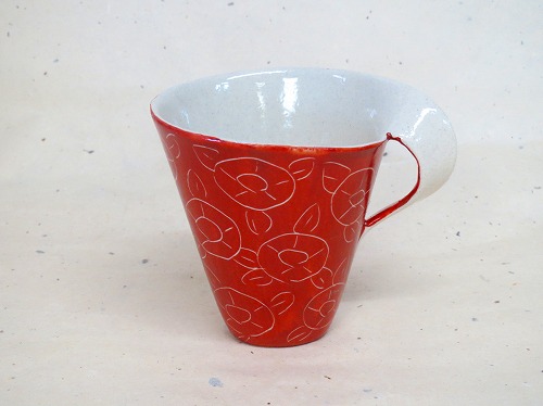 赤濃花彫ひねりマグカップ